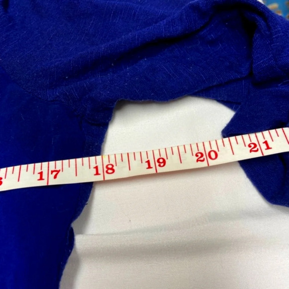 Democracy - Womans Blouse /  Split Neck / Button Down - Picture 7 of 9